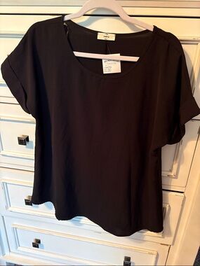 entro Black Short Sleeve Scoop Neck Blouse